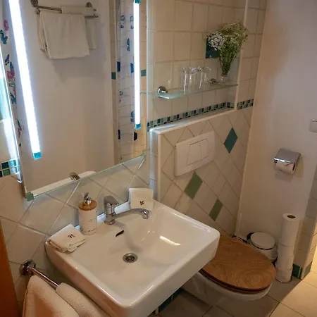 Haus Seegarten アパート グルントルゼー